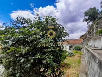 Moradia T4 para Arrendamento em Souselo
