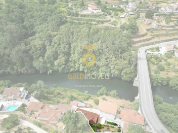 Moradia T4 para Arrendamento em Souselo