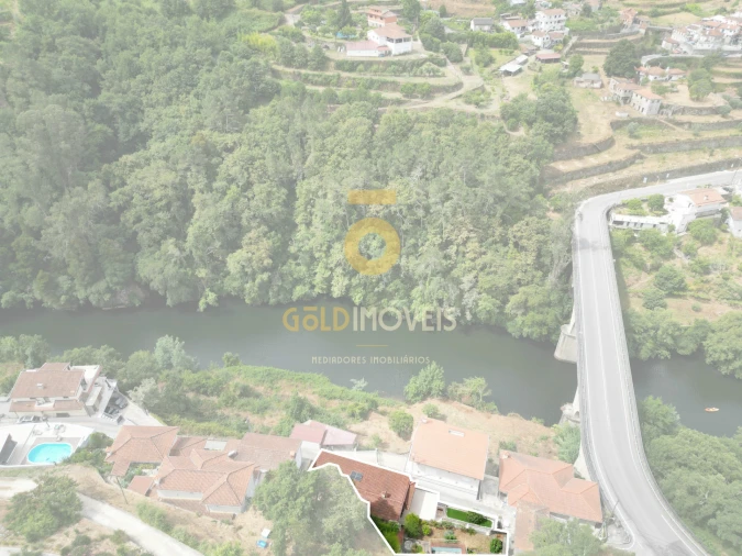 Moradia T4 para Arrendamento em Souselo Foto 21