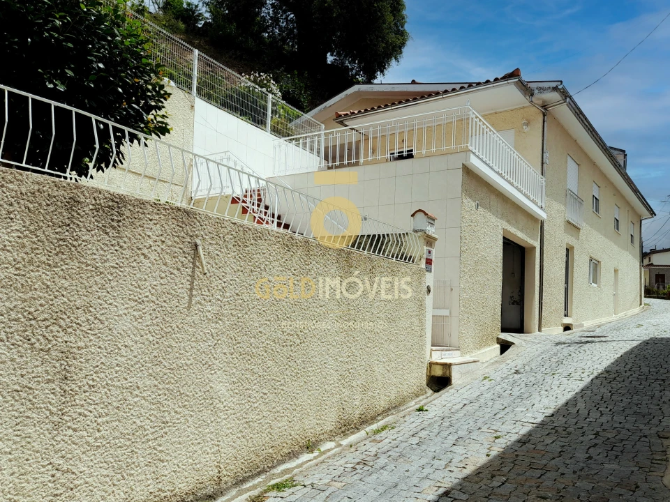Moradia T4 para Arrendamento em Souselo Foto 2