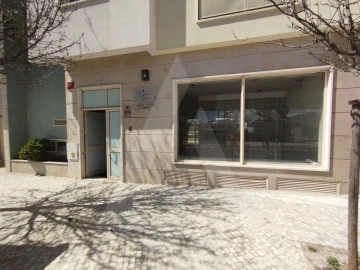 Loja para Arrendamento em Lumiar