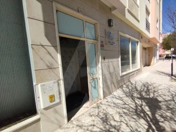 Loja para Arrendamento em Lumiar