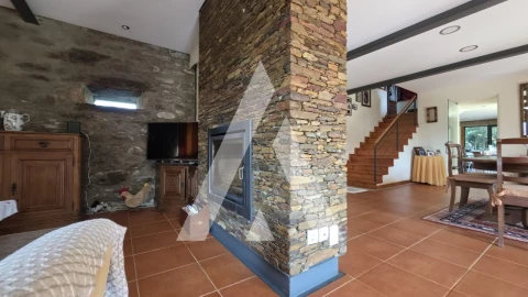 Moradia T5 para Venda em Gondar e Orbacém