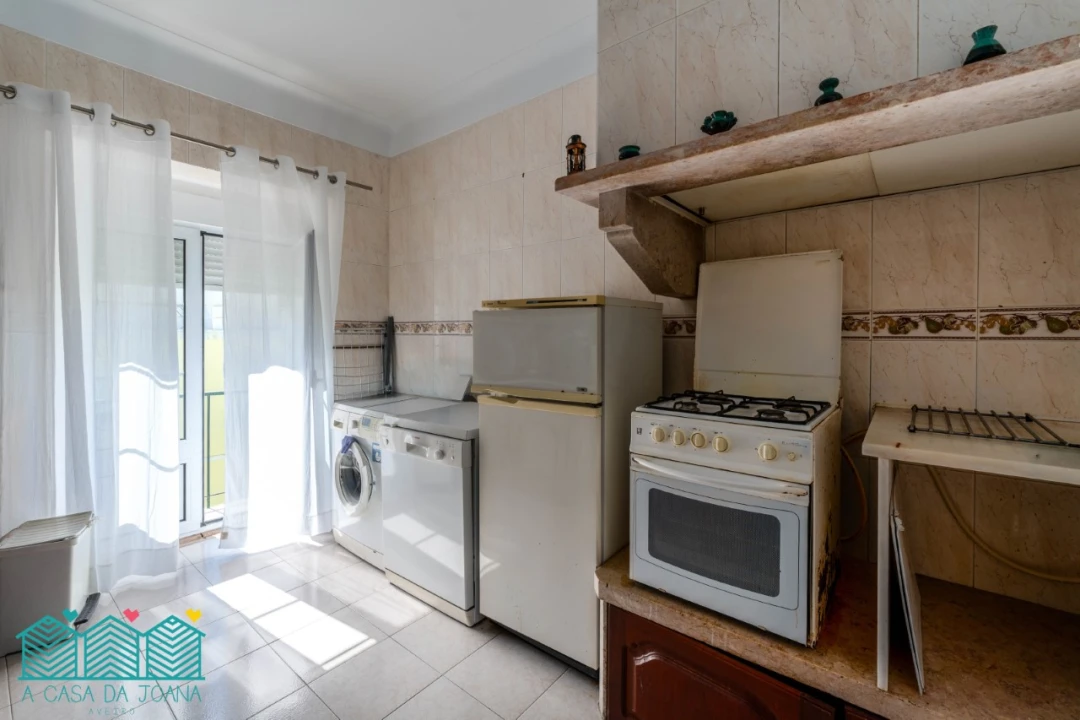 Apartamento T2 para Venda em Campolide Foto 12