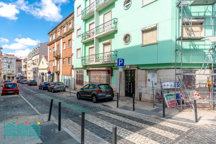 Apartamento T2 para Venda em Campolide Foto 3