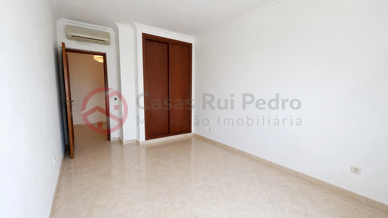 Apartamento T2 para Venda em Aljezur Foto 6