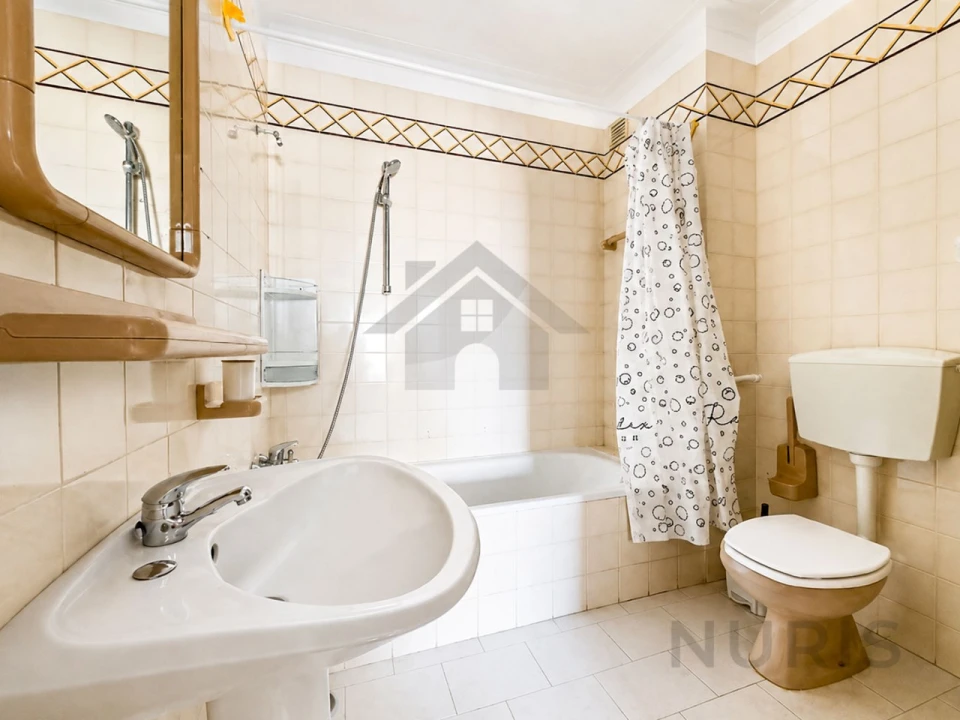 Apartamento T1 para Venda em Portimão Foto 8