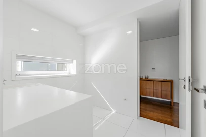 Moradia T4 para Venda em Cruz