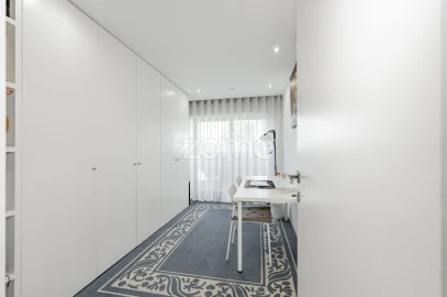 Moradia T4 para Venda em Cruz