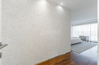 Moradia T4 para Venda em Cruz