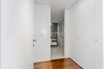 Moradia T4 para Venda em Cruz