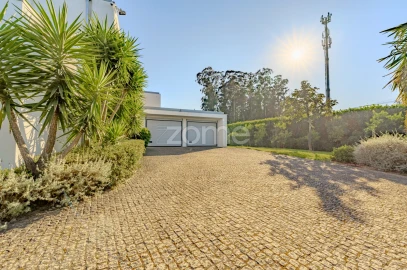 Moradia T4 para Venda em Cruz