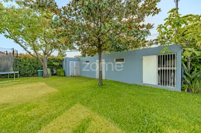 Moradia T4 para Venda em Cruz