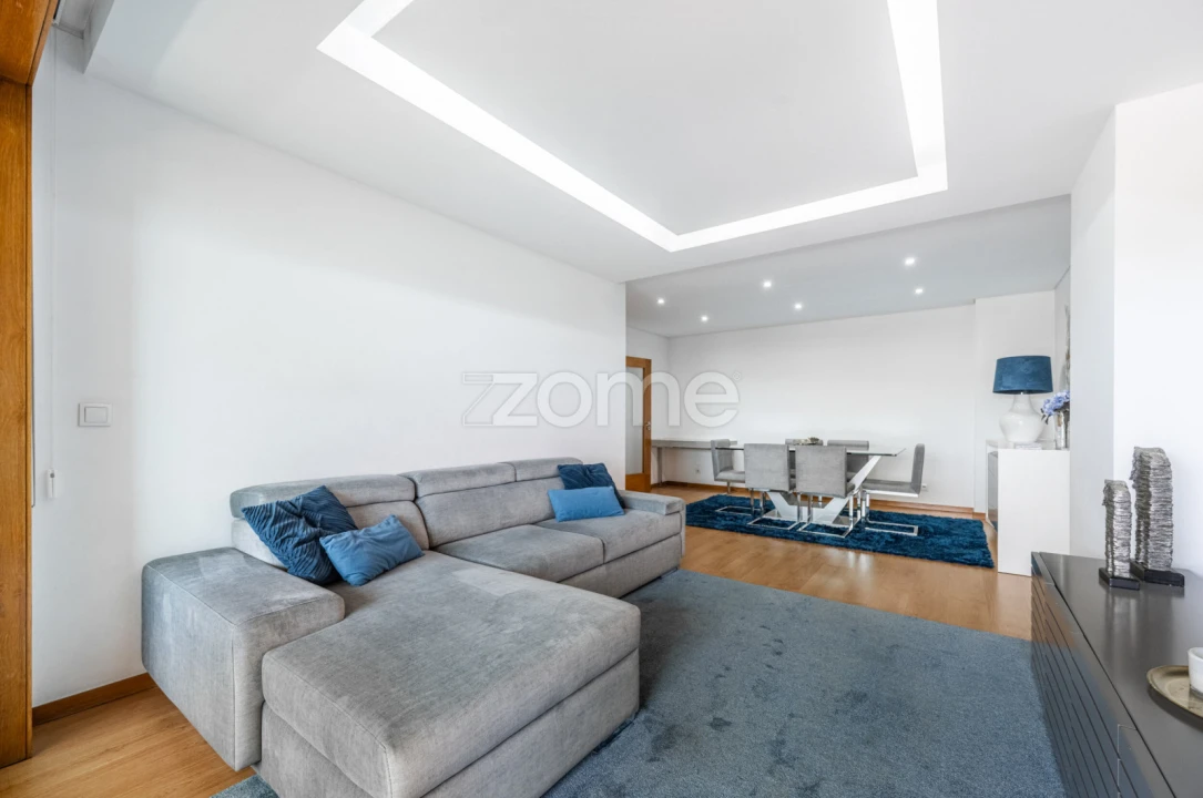 Apartamento T3 para Venda em Antas e Abade de Vermoim Foto 1