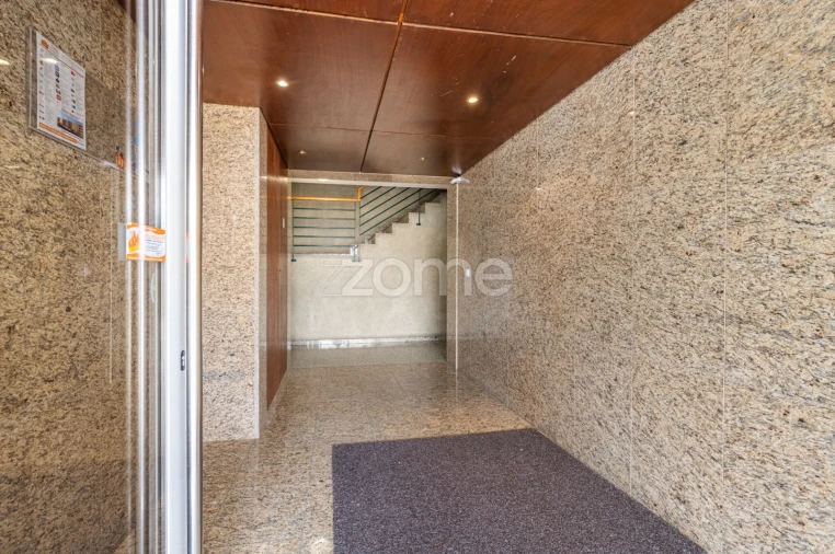 Apartamento T2 para Venda em Fânzeres e São Pedro da Cova Foto 2