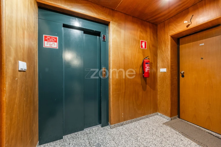 Apartamento T2 para Venda em Fânzeres e São Pedro da Cova Foto 3