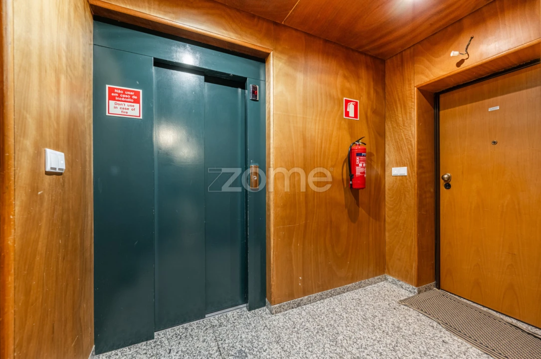 Apartamento T2 para Venda em Fânzeres e São Pedro da Cova Foto 3