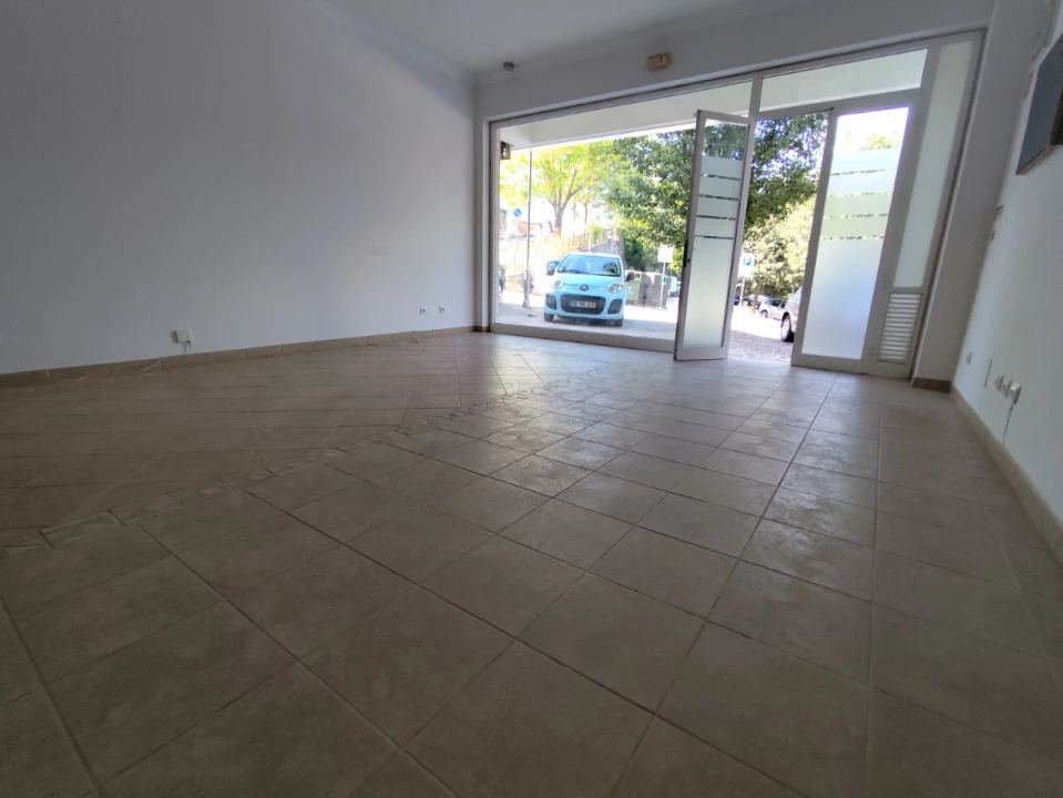 Loja para Arrendamento em Marvila, Ribeira Santarém, São Salvador, São Nicolau Foto 1