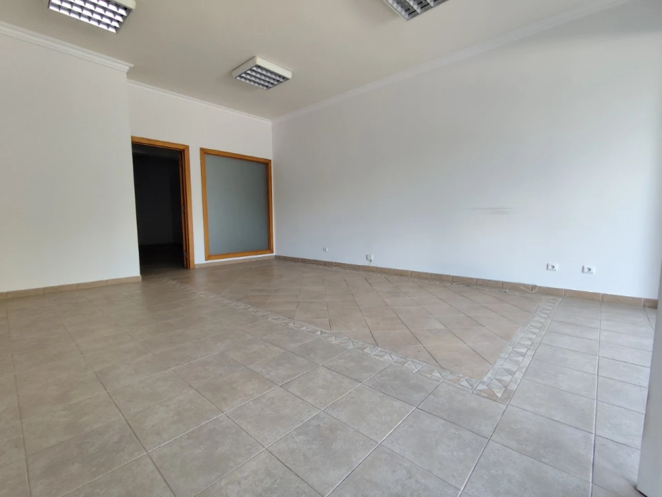 Loja para Arrendamento em Marvila, Ribeira Santarém, São Salvador, São Nicolau Foto 2
