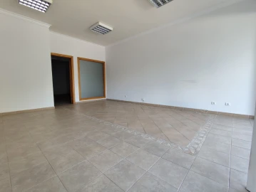Loja para Arrendamento em Marvila, Ribeira Santarém, São Salvador, São Nicolau