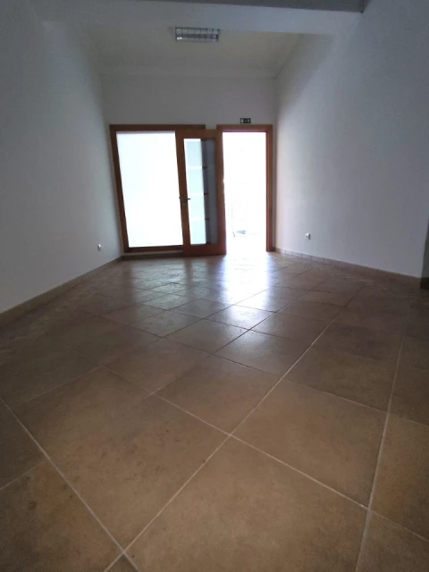 Loja para Arrendamento em Marvila, Ribeira Santarém, São Salvador, São Nicolau
