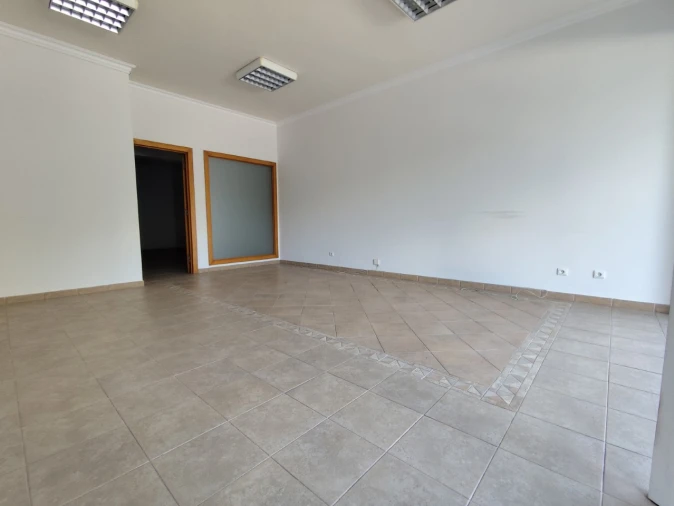 Loja para Arrendamento em Marvila, Ribeira Santarém, São Salvador, São Nicolau Foto 2