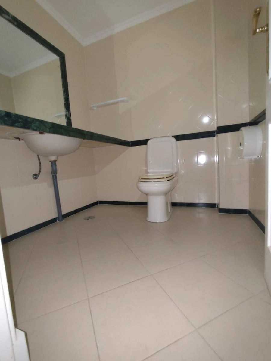 Loja para Arrendamento em Marvila, Ribeira Santarém, São Salvador, São Nicolau Foto 8