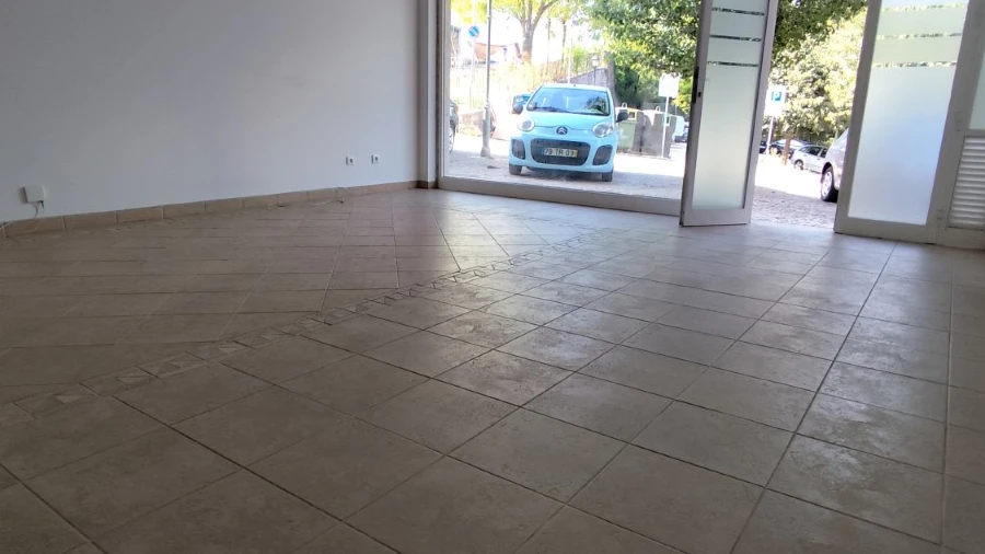 Loja para Arrendamento em Marvila, Ribeira Santarém, São Salvador, São Nicolau