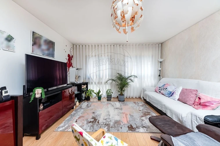Apartamento T2 para Venda em Loures Foto 3