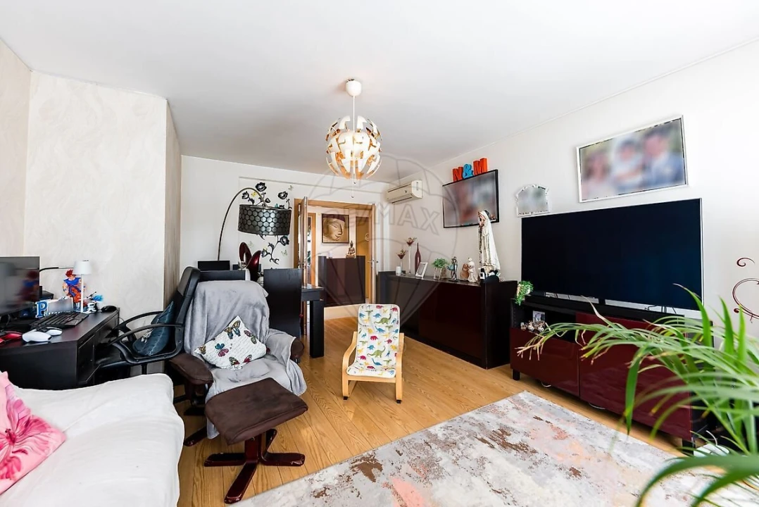 Apartamento T2 para Venda em Loures Foto 2