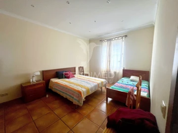 Moradia T6 para Venda em Posto Santo