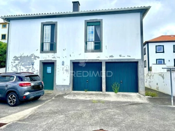 Moradia T6 para Venda em Posto Santo