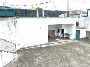 Moradia T6 para Venda em Posto Santo