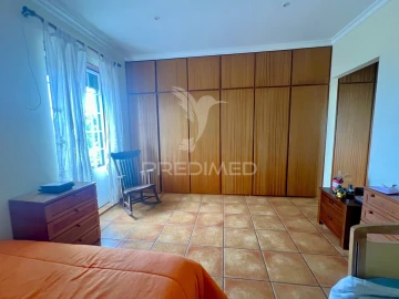Moradia T6 para Venda em Posto Santo