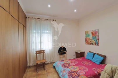 Moradia T6 para Venda em Posto Santo