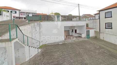 Moradia T6 para Venda em Posto Santo