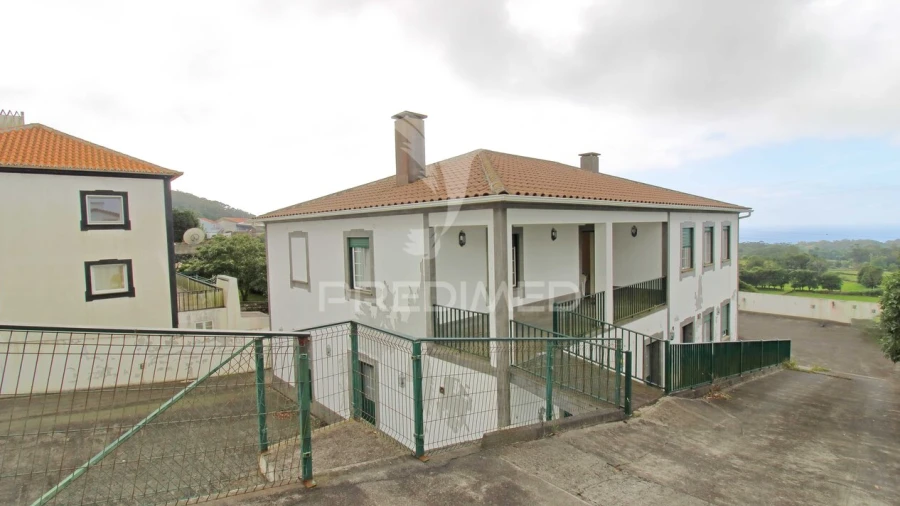Moradia T6 para Venda em Posto Santo