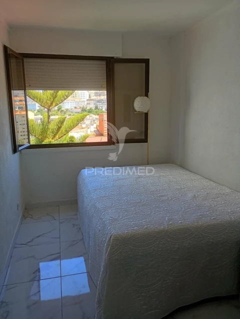 Apartamento T3 para Venda em Massamá e Monte Abraão