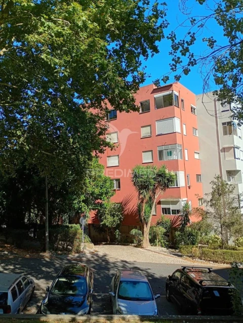 Apartamento T3 para Venda em Massamá e Monte Abraão