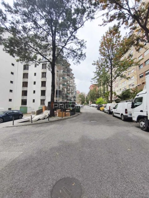 Apartamento T3 para Venda em Algueirão-Mem Martins