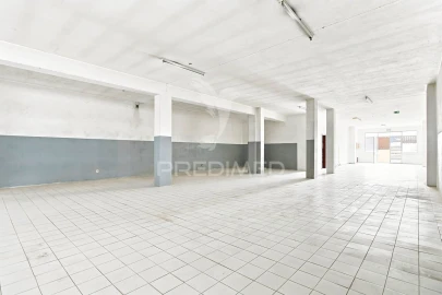 Armazém para Venda em Mafamude e Vilar do Paraíso