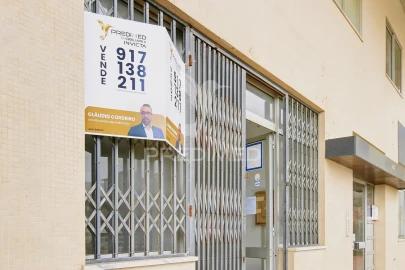 Armazém para Venda em Mafamude e Vilar do Paraíso