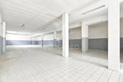 Armazém para Venda em Mafamude e Vilar do Paraíso