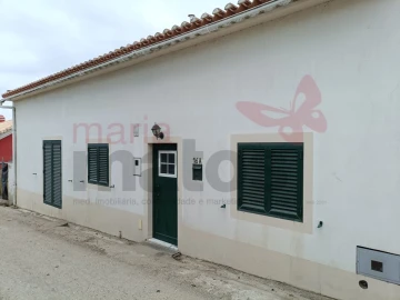 Moradia T3 para Arrendamento em Miragaia e Marteleira