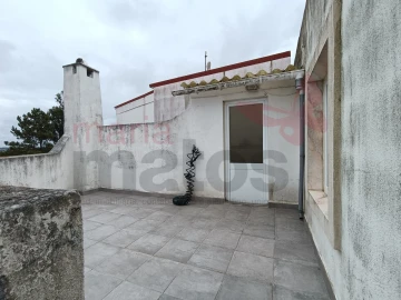 Moradia T3 para Arrendamento em Miragaia e Marteleira