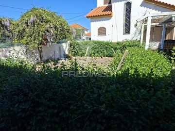 Quarto para Arrendamento em Sarilhos Grandes