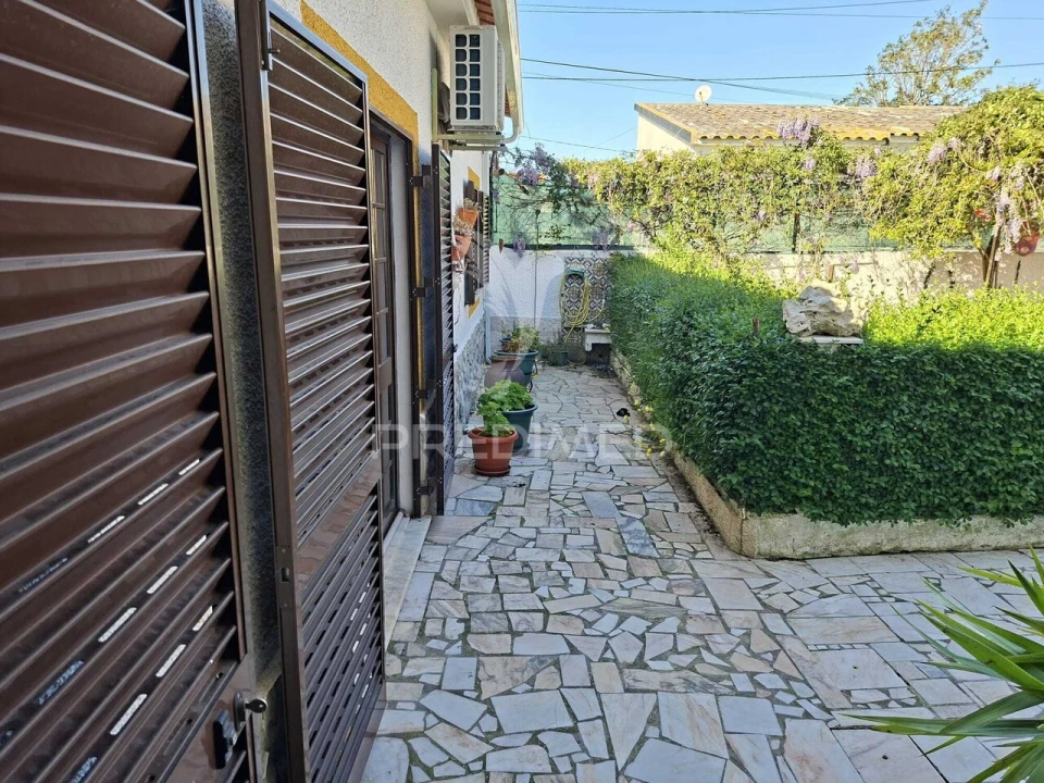 Quarto para Arrendamento em Sarilhos Grandes Foto 12