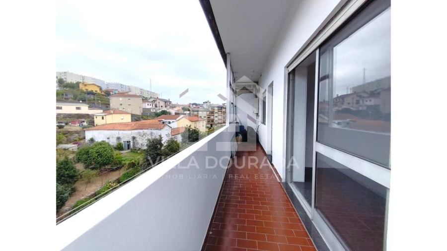 Apartamento T3 para Venda em Fânzeres e São Pedro da Cova Foto 5