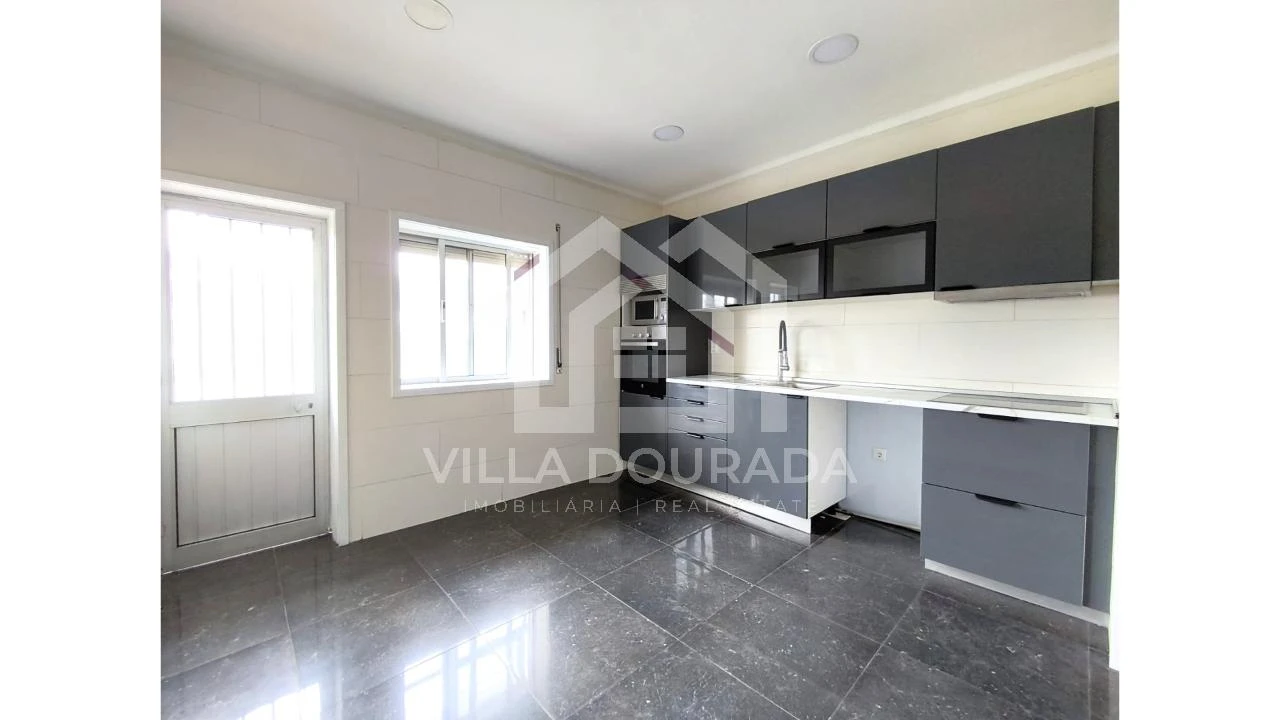 Apartamento T3 para Venda em Fânzeres e São Pedro da Cova Foto 1