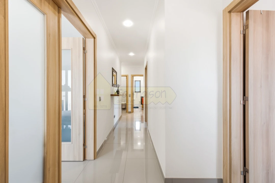 Moradia T4 para Venda em Santa Barbara de Nexe Foto 18